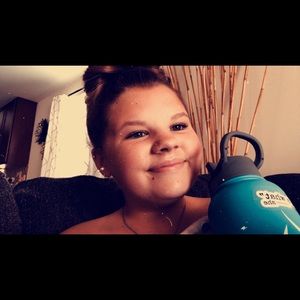 Meet your Posher, Haylee